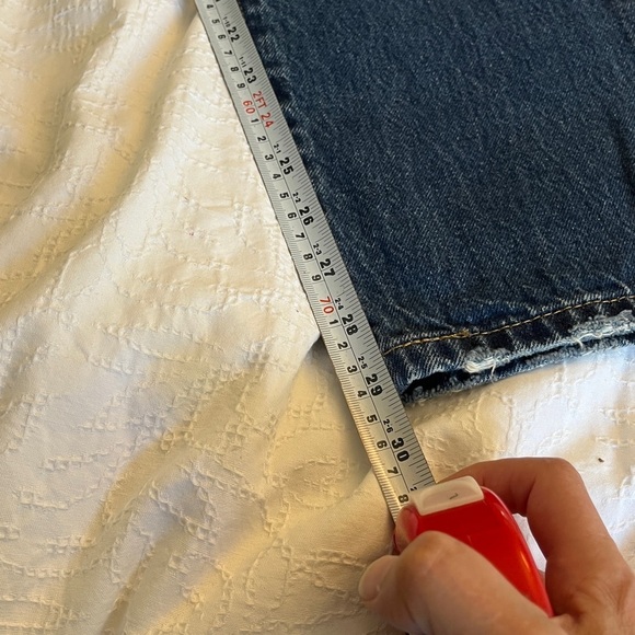 Levi's Middy Straight leg In Medium Wash Mid Rise Straight Leg Size 30 - Picture 12 of 14